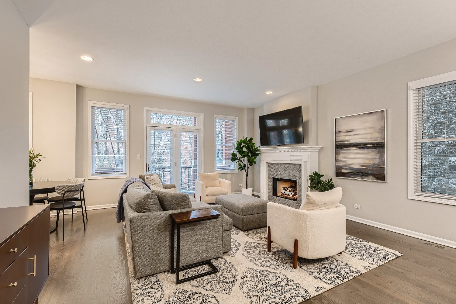 1515 N Hudson Avenue Unit: 2