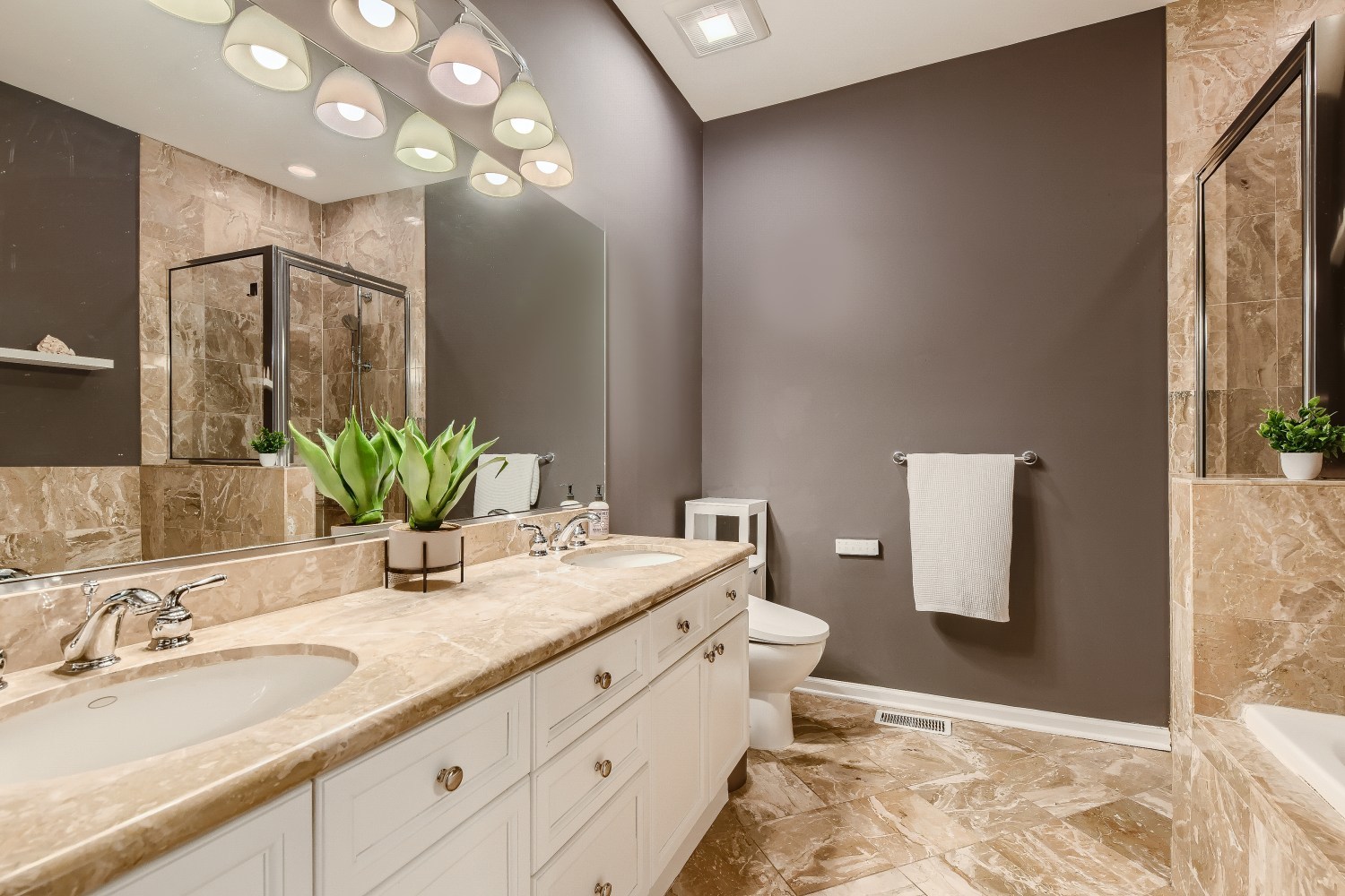 1515 N Hudson Avenue Unit: 2