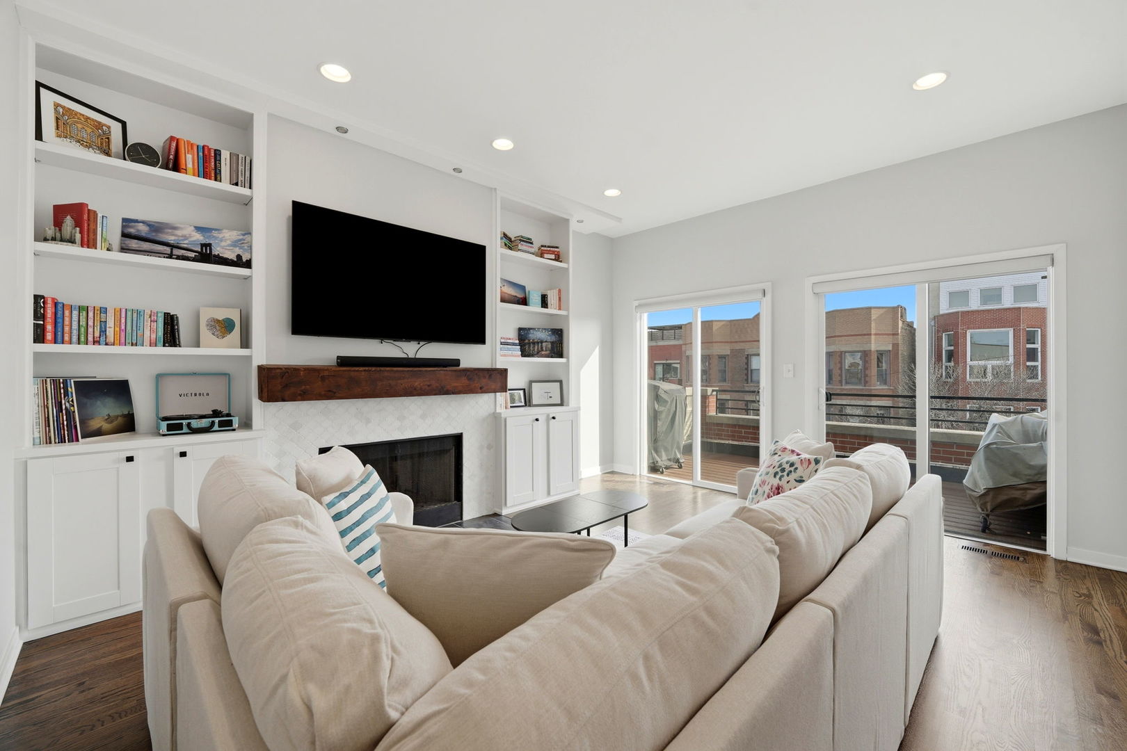 2126 W Armitage Avenue Unit: 4