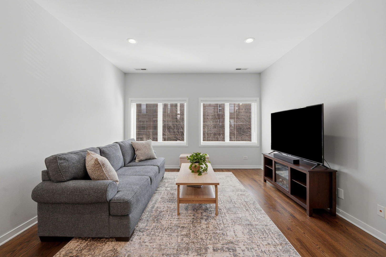 2126 W Armitage Avenue Unit: 4