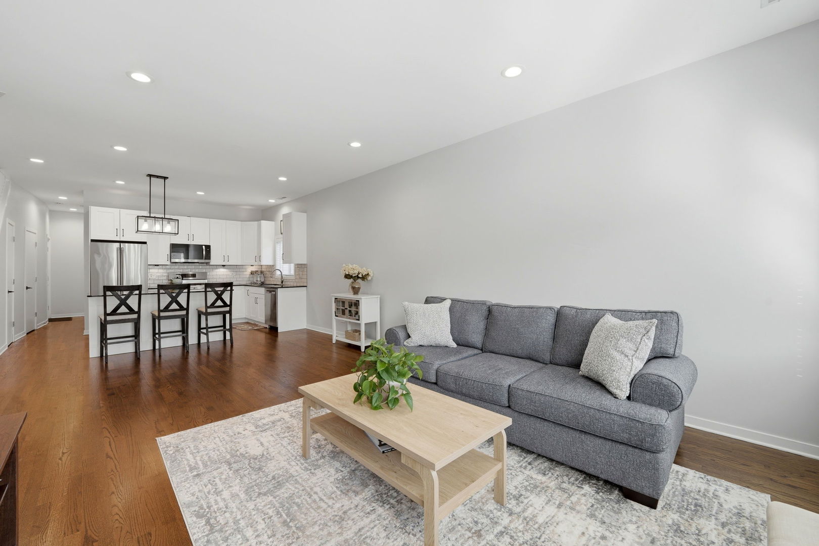 2126 W Armitage Avenue Unit: 4