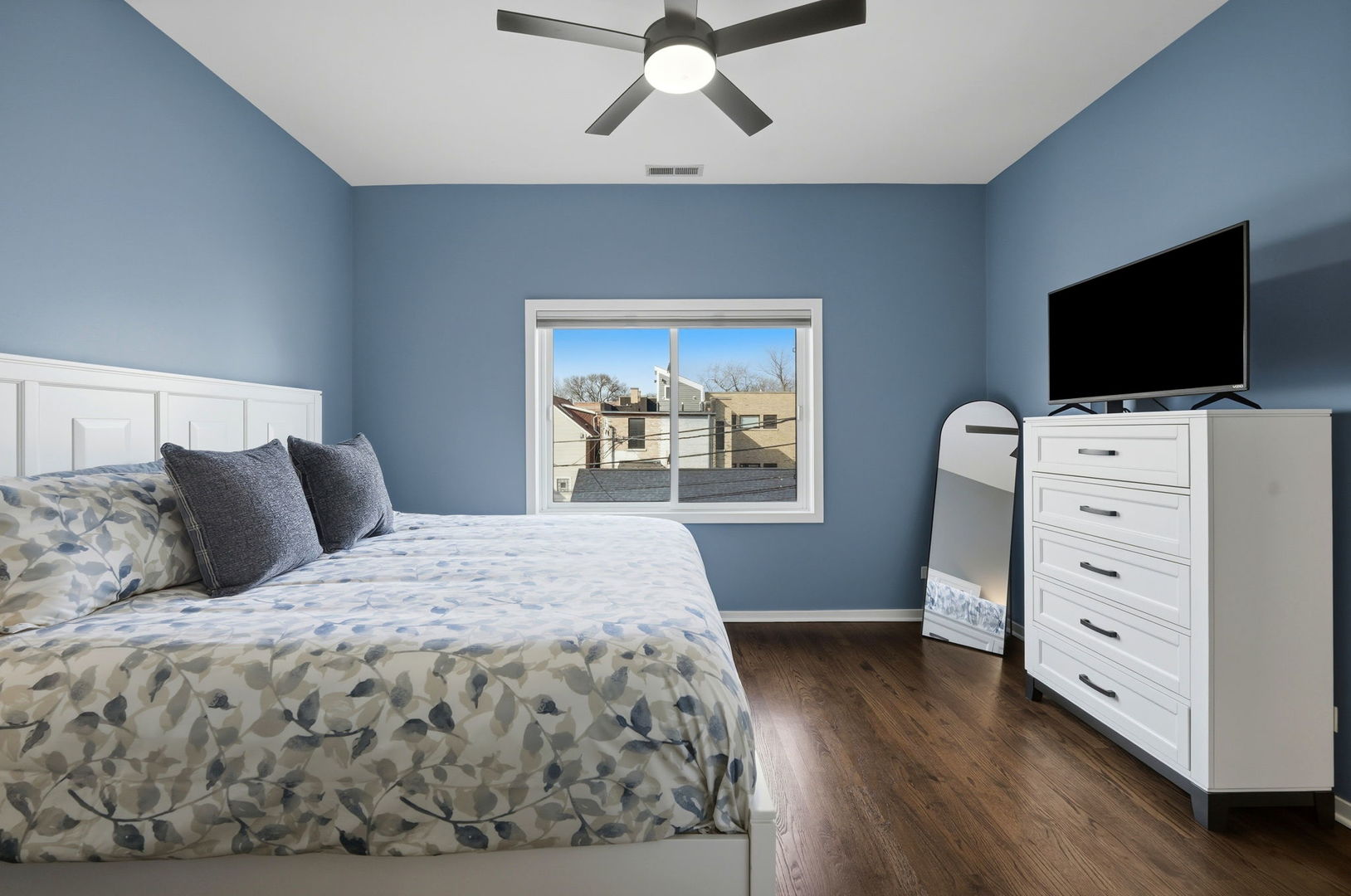 2126 W Armitage Avenue Unit: 4