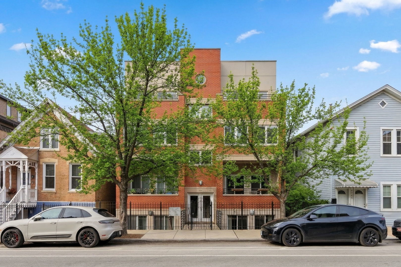 2126 W Armitage Avenue Unit: 4