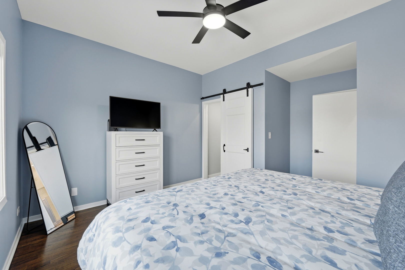 2126 W Armitage Avenue Unit: 4