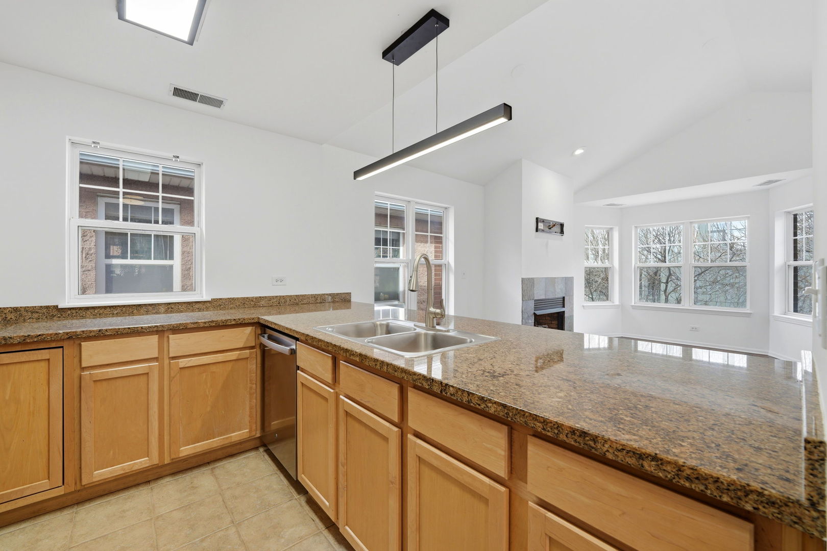 1156 N HOWE Street Unit: C
