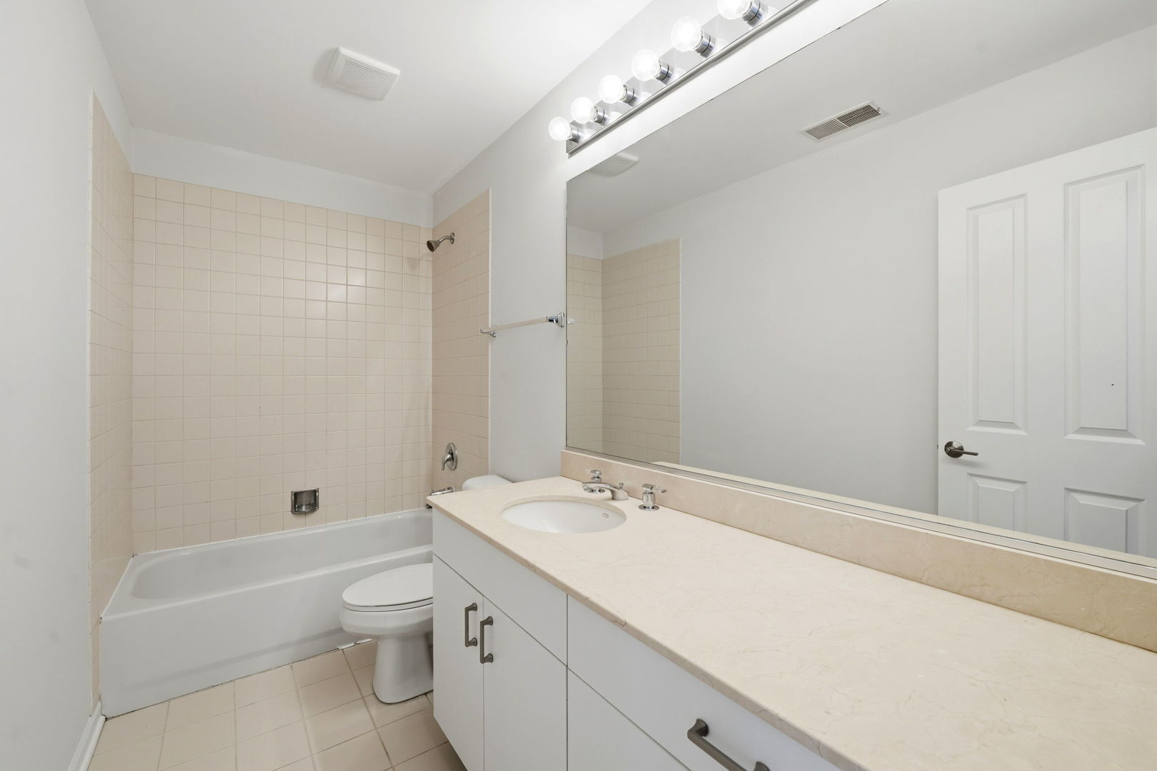 1156 N HOWE Street Unit: C
