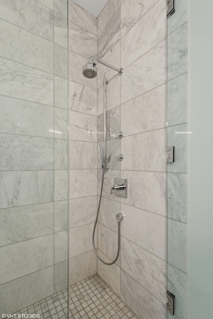 668 N KINGSBURY Street Unit: 507