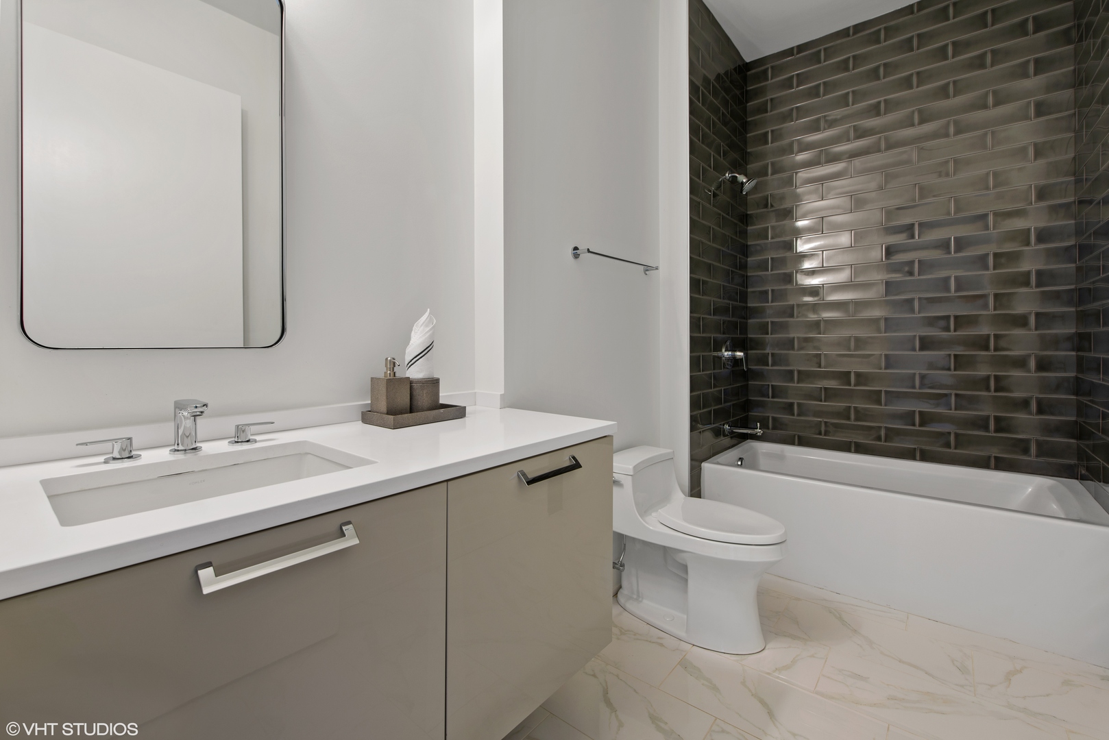 668 N KINGSBURY Street Unit: 507