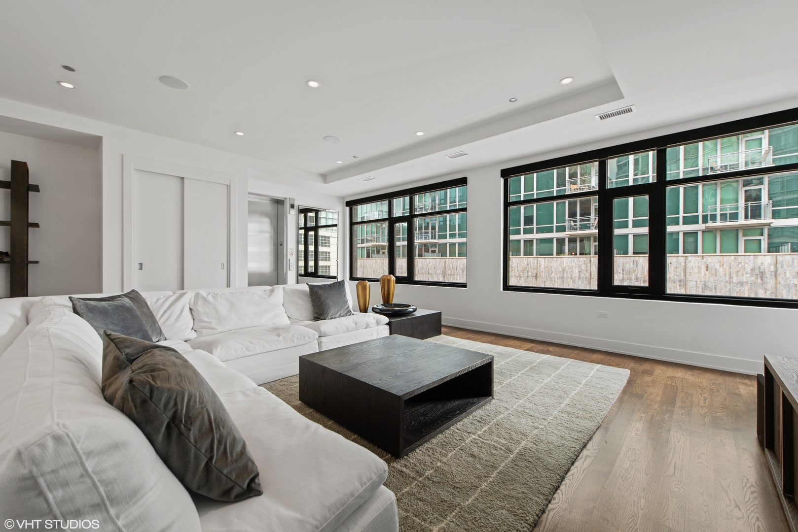 668 N KINGSBURY Street Unit: 507