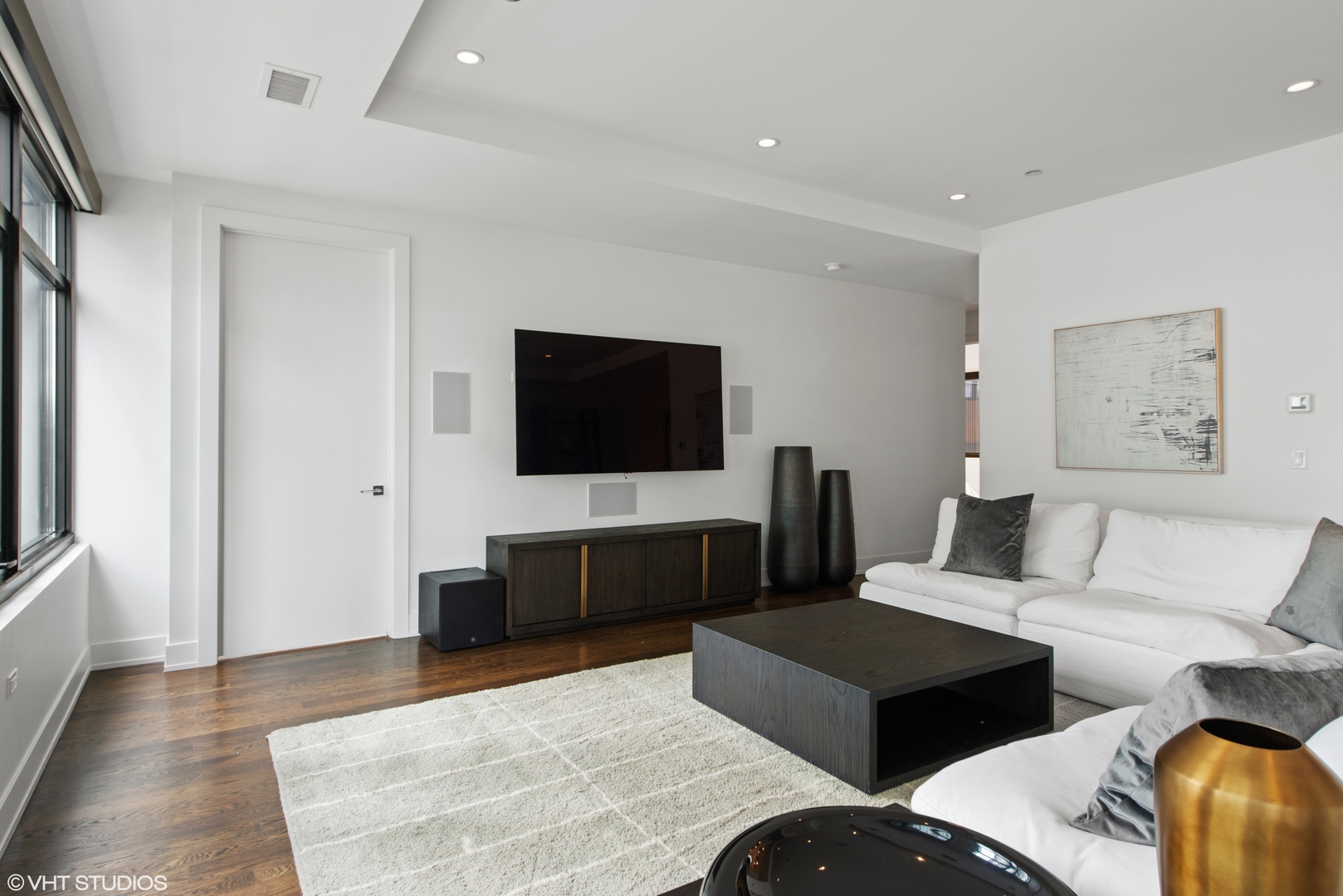 668 N KINGSBURY Street Unit: 507