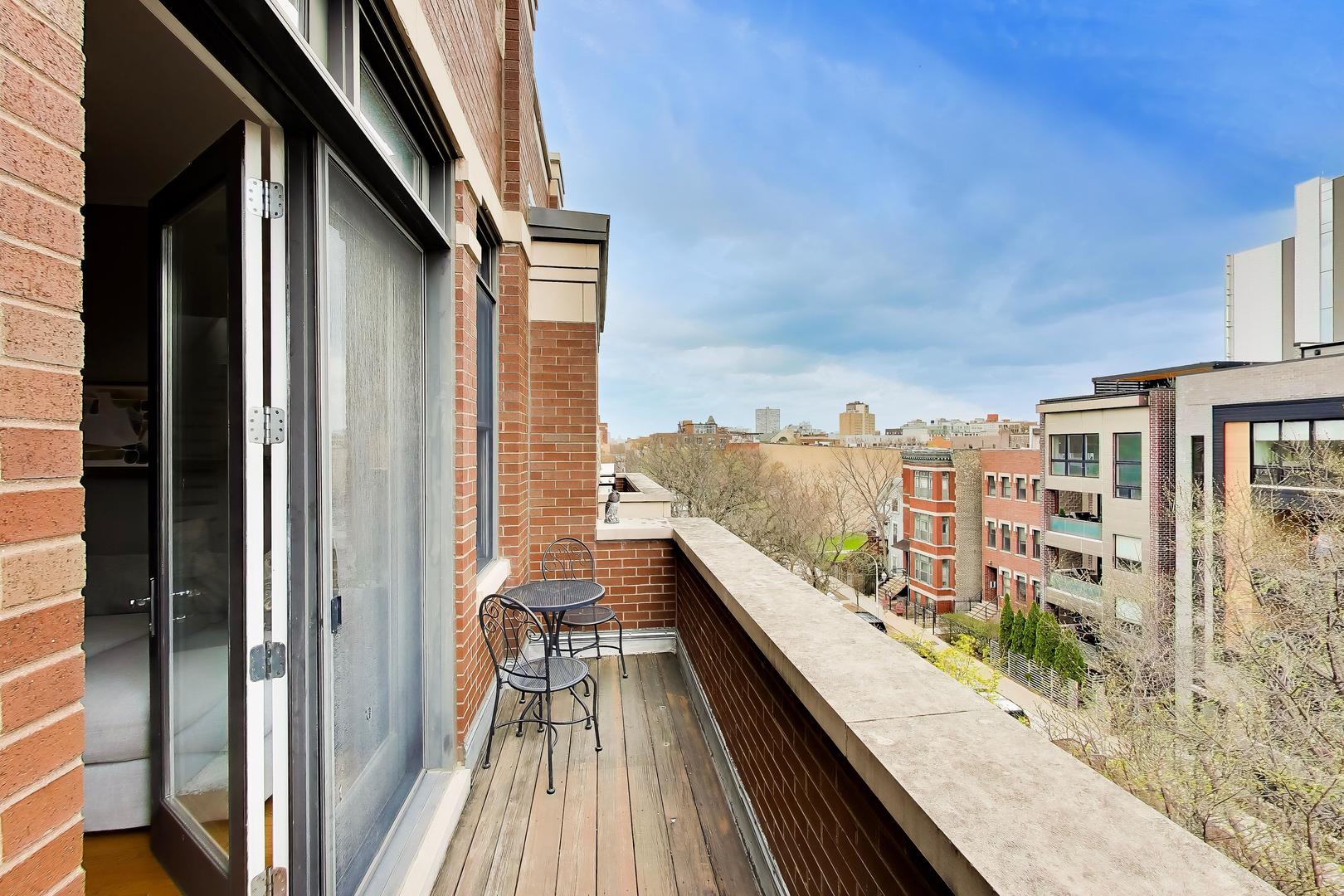 3028 N SHEFFIELD Avenue Unit: 4S