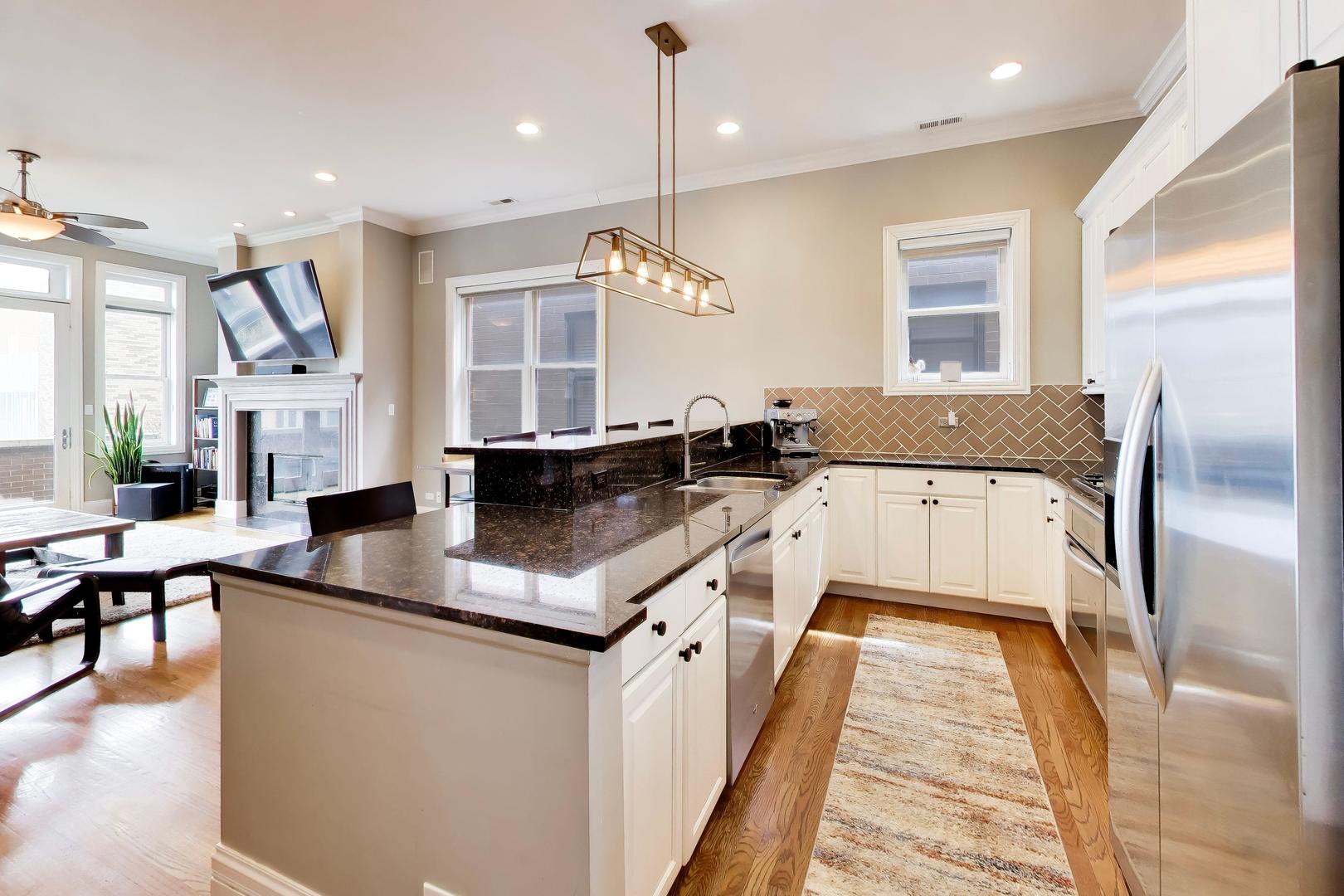 3028 N SHEFFIELD Avenue Unit: 4S