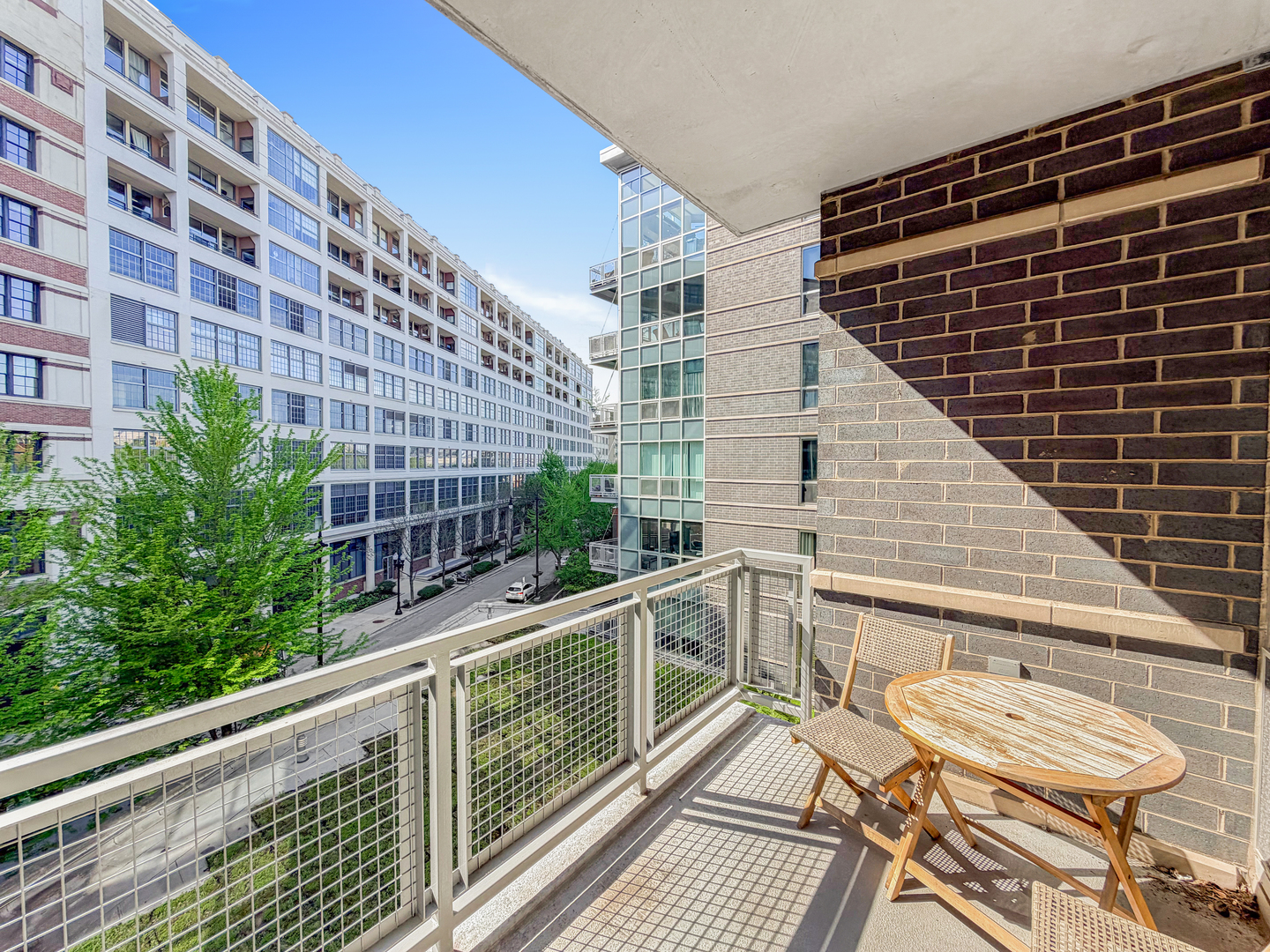 845 N KINGSBURY Street Unit: 405