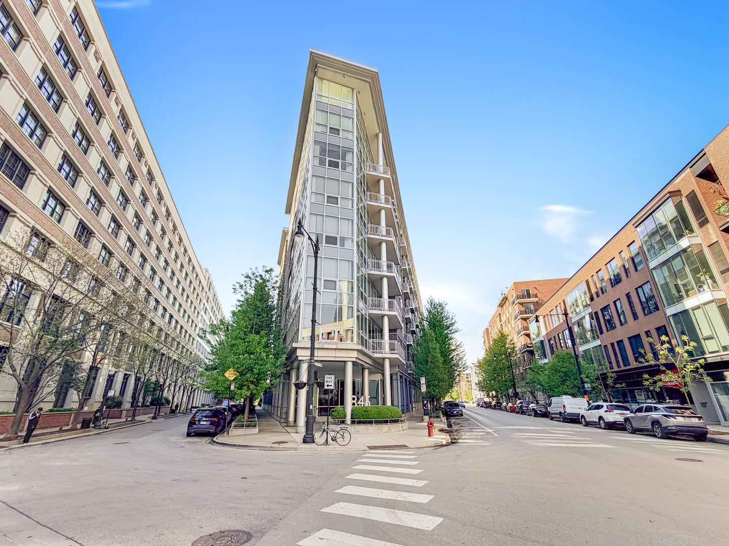 845 N KINGSBURY Street Unit: 405