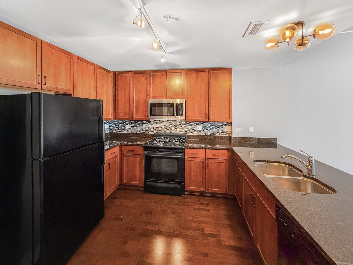 845 N KINGSBURY Street Unit: 405