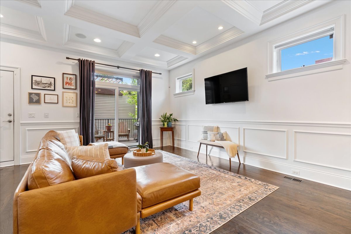 2946 N Damen Avenue Unit: 1