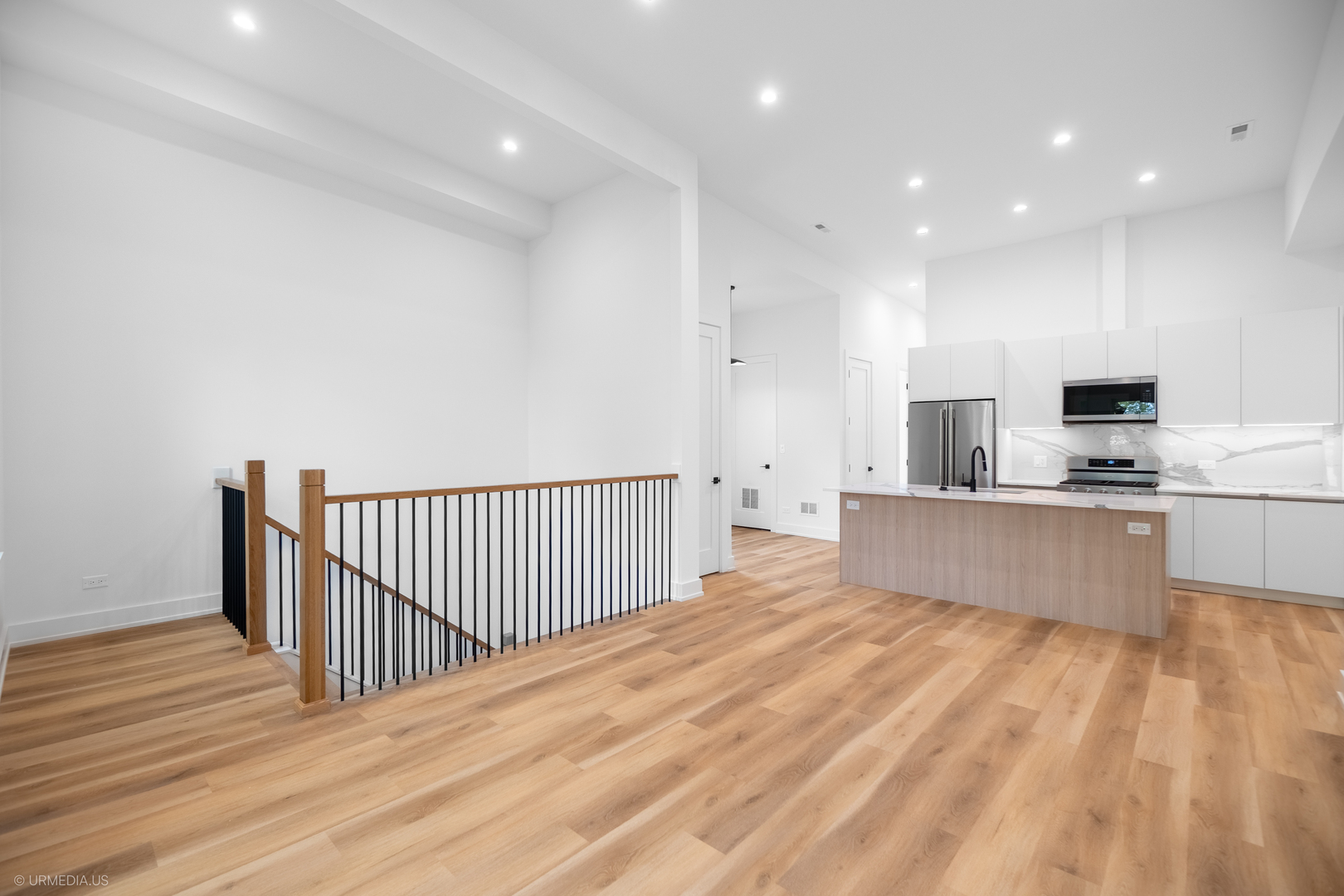 2113 N Kenmore Avenue Unit: 3