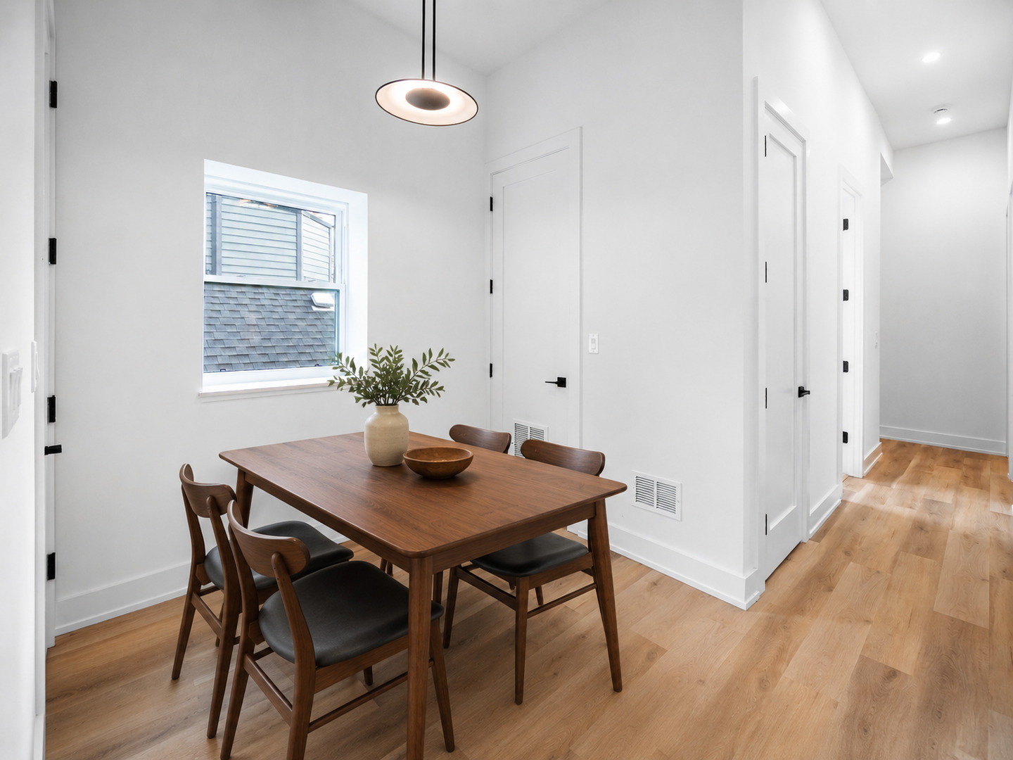 2113 N Kenmore Avenue Unit: 3