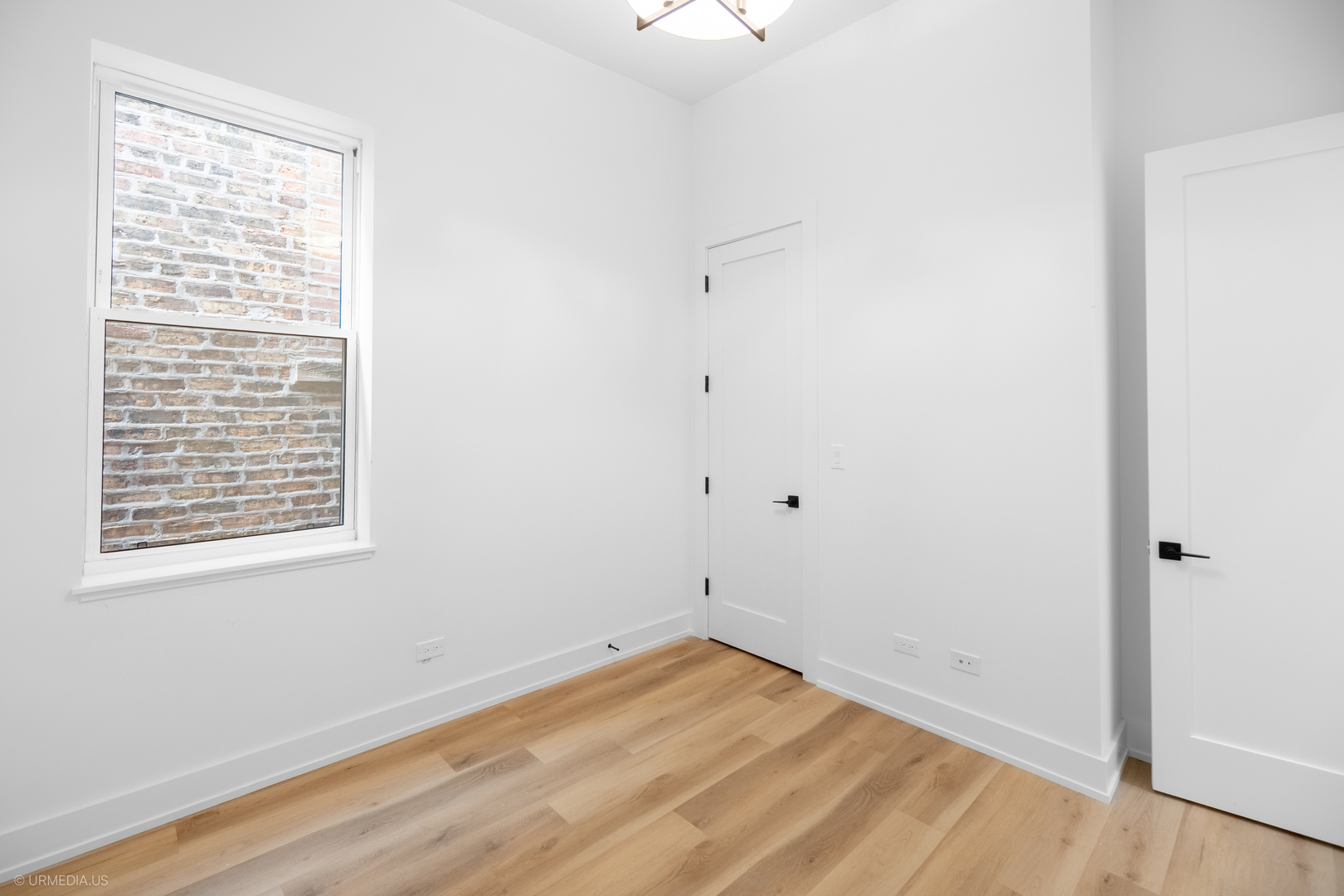 2113 N Kenmore Avenue Unit: 3