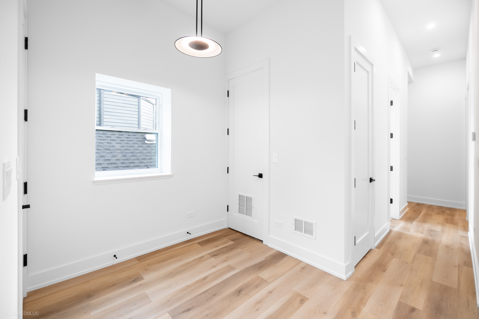 2113 N Kenmore Avenue Unit: 3