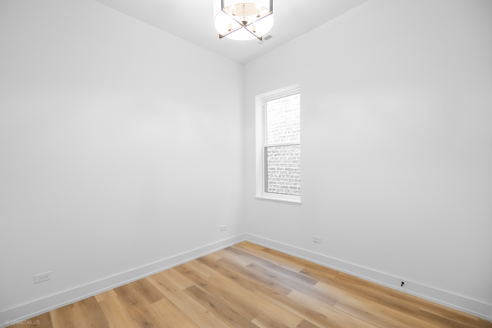 2113 N Kenmore Avenue Unit: 3