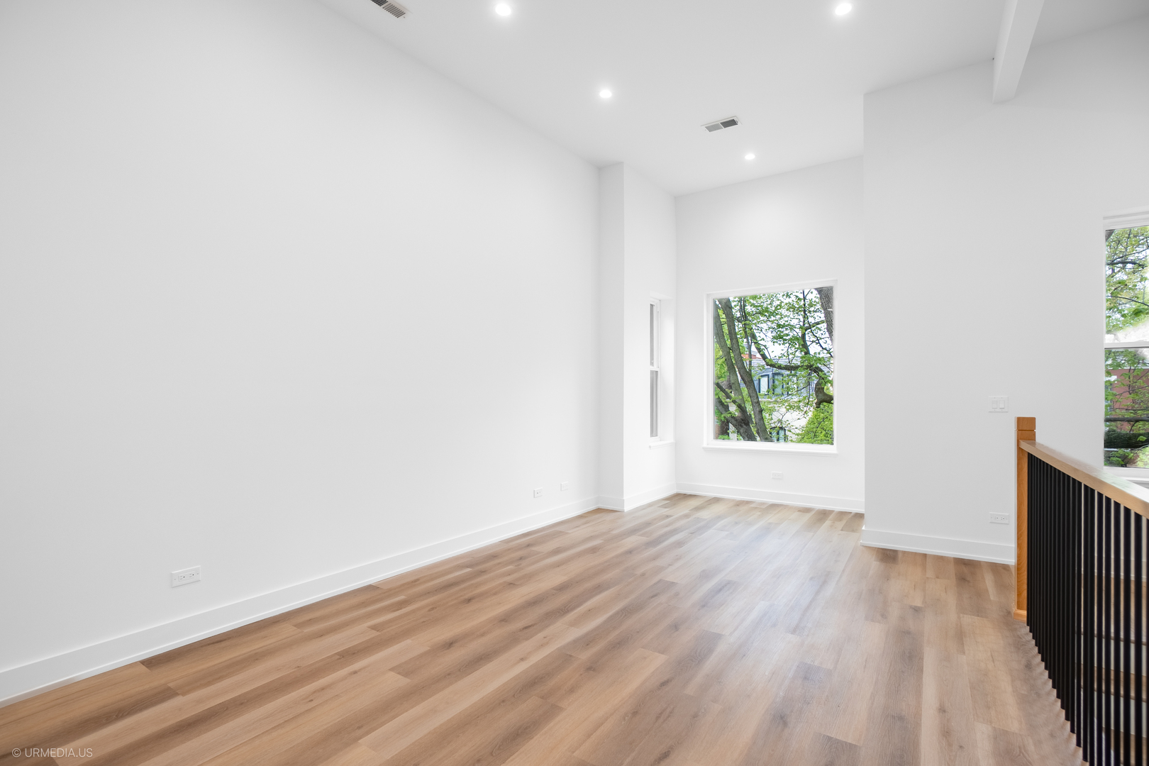 2113 N Kenmore Avenue Unit: 3