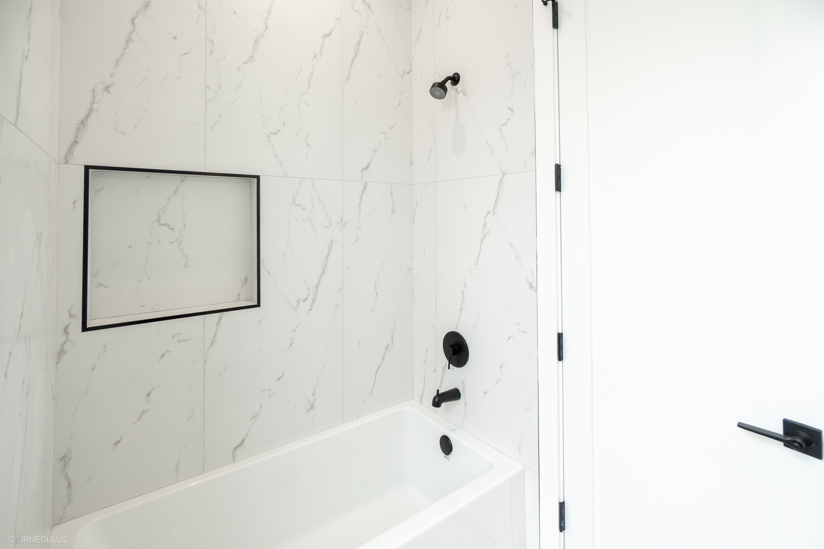 2113 N Kenmore Avenue Unit: 3