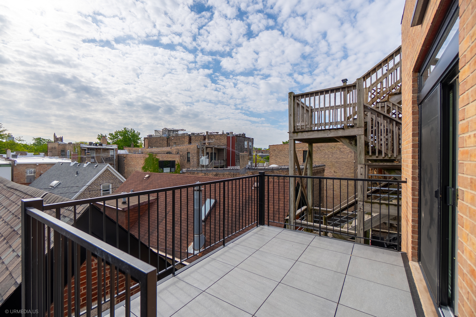 2113 N Kenmore Avenue Unit: 3