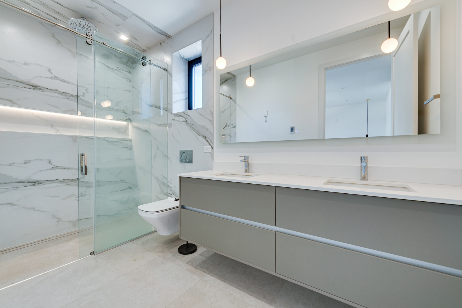 1524 W Chicago Avenue Unit: 2E