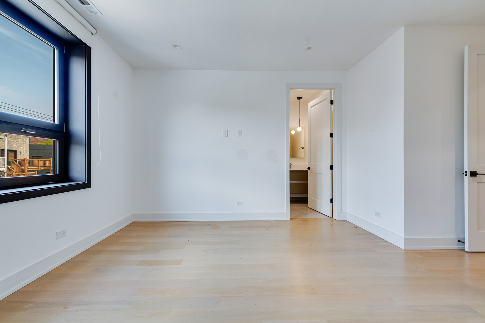 1524 W Chicago Avenue Unit: 2E