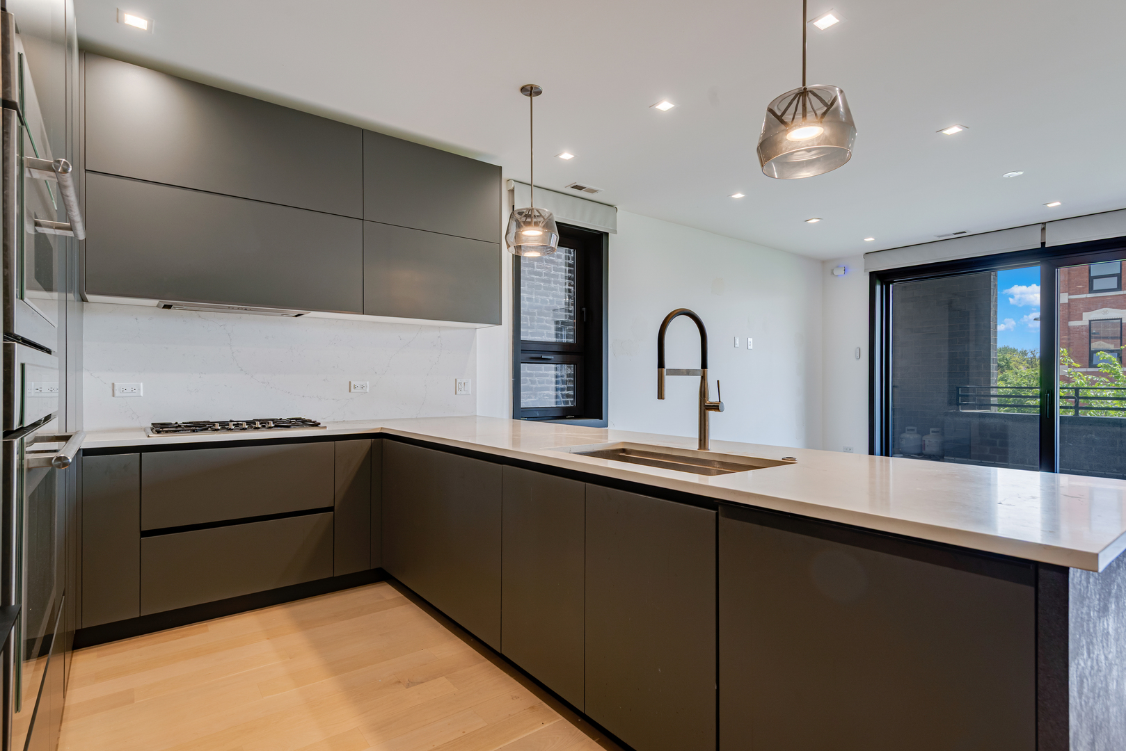 1524 W Chicago Avenue Unit: 2E