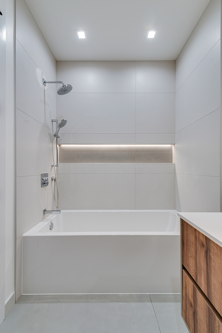1524 W Chicago Avenue Unit: 2E