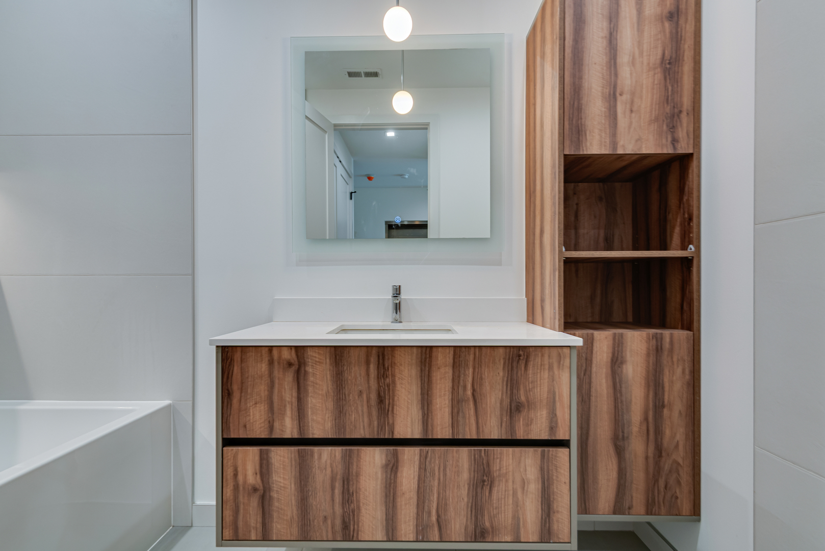 1524 W Chicago Avenue Unit: 2E