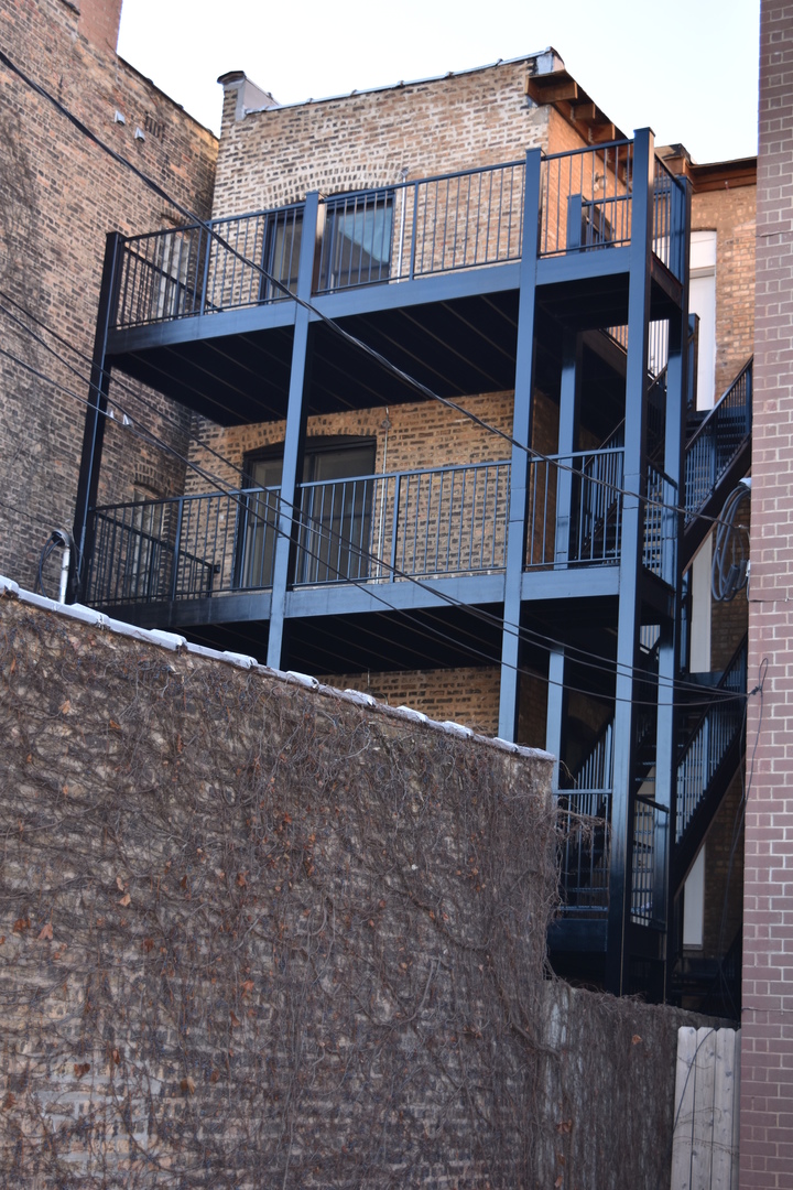 3541 N Reta Avenue Unit: 3