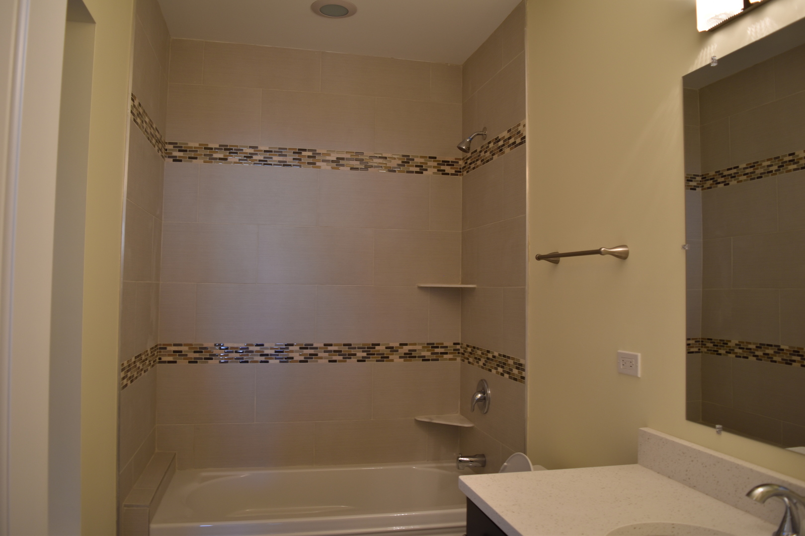 3541 N Reta Avenue Unit: 3