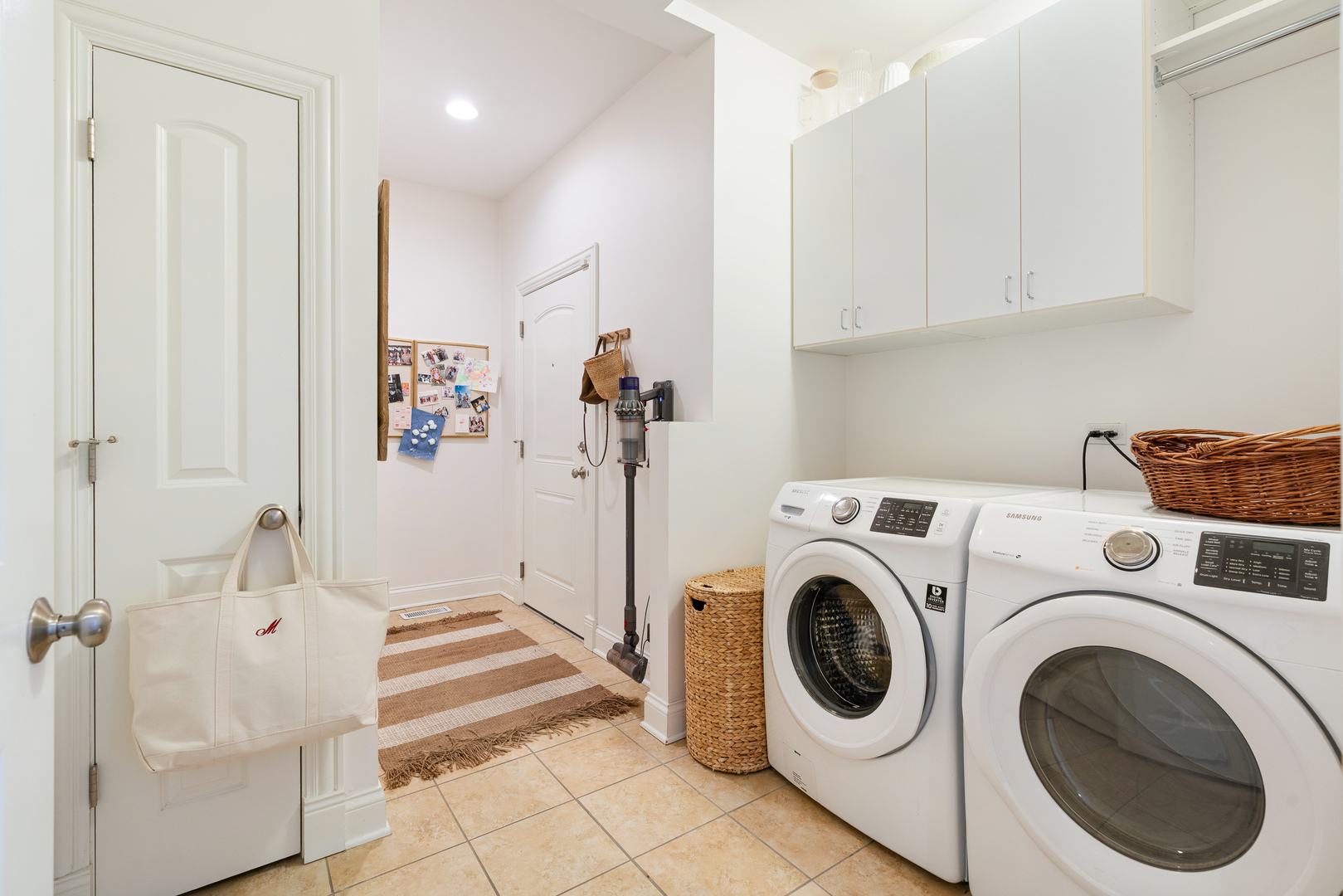 901 W Fletcher Street Unit: 2