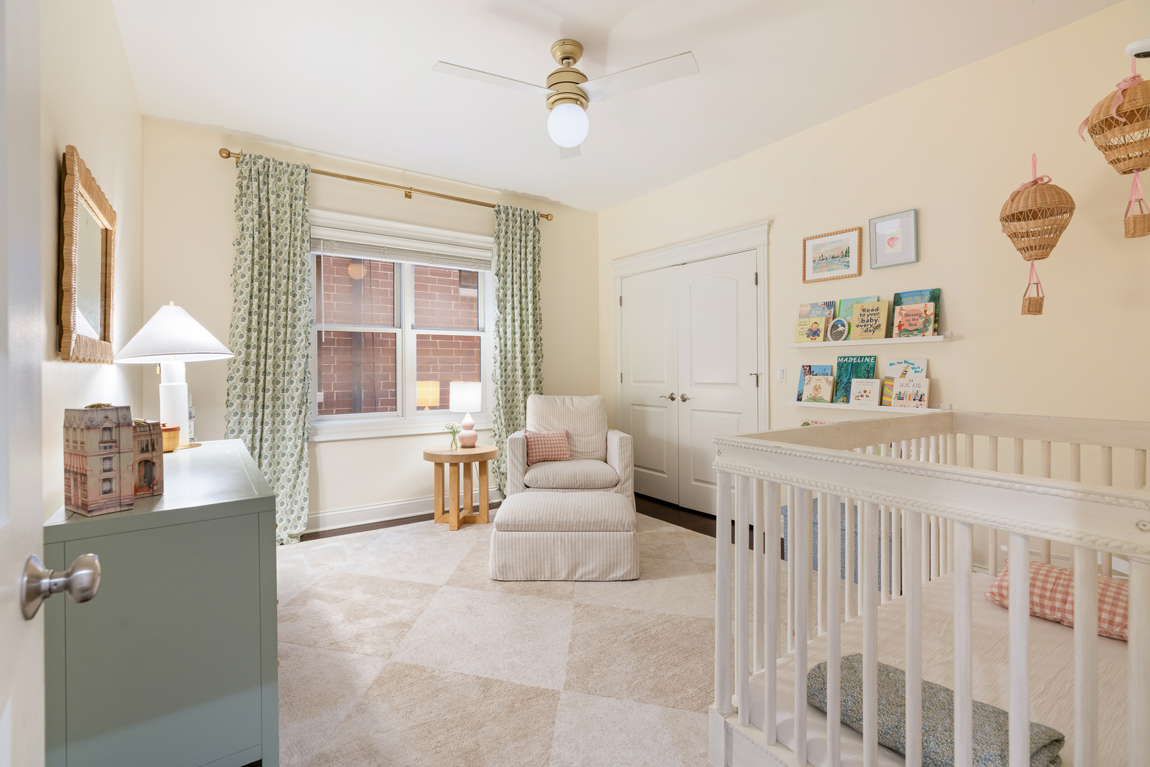 901 W Fletcher Street Unit: 2