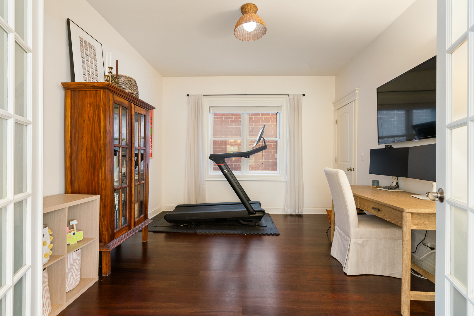 901 W Fletcher Street Unit: 2