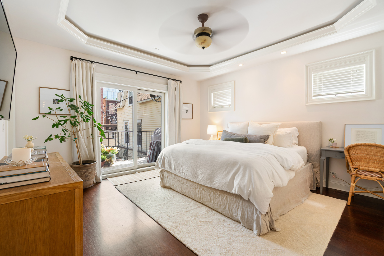 901 W Fletcher Street Unit: 2