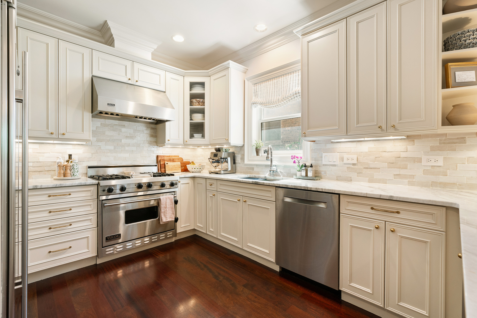 901 W Fletcher Street Unit: 2
