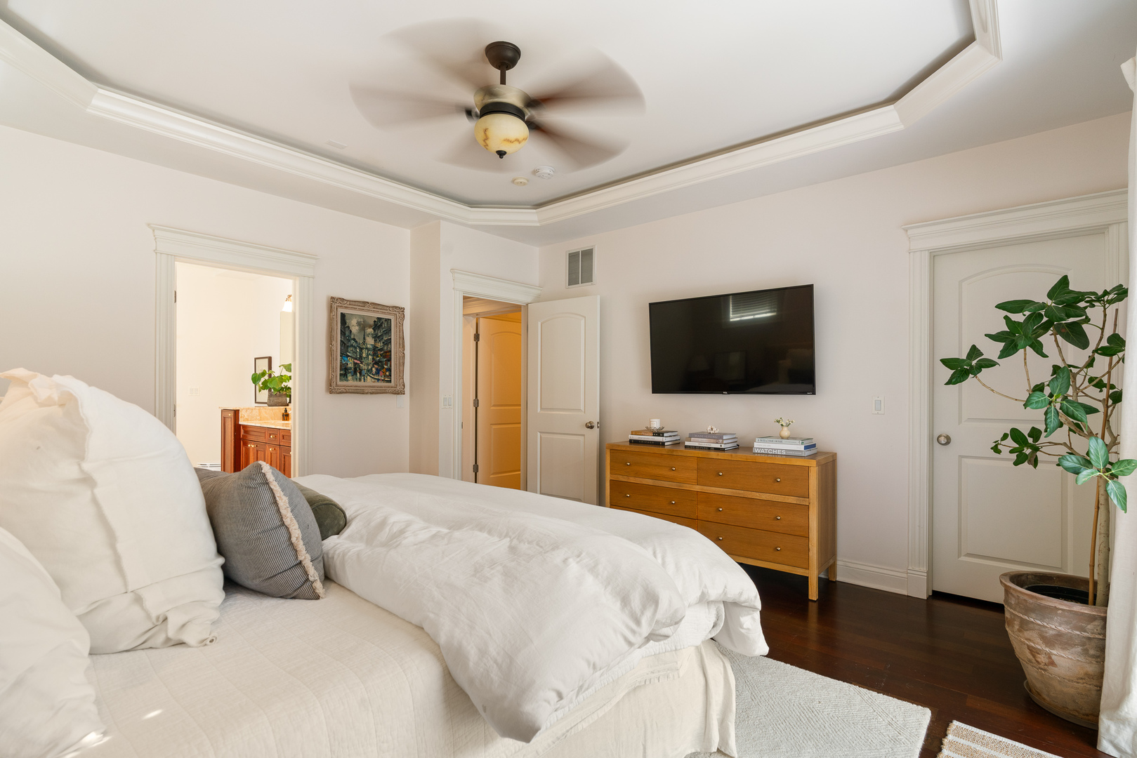 901 W Fletcher Street Unit: 2