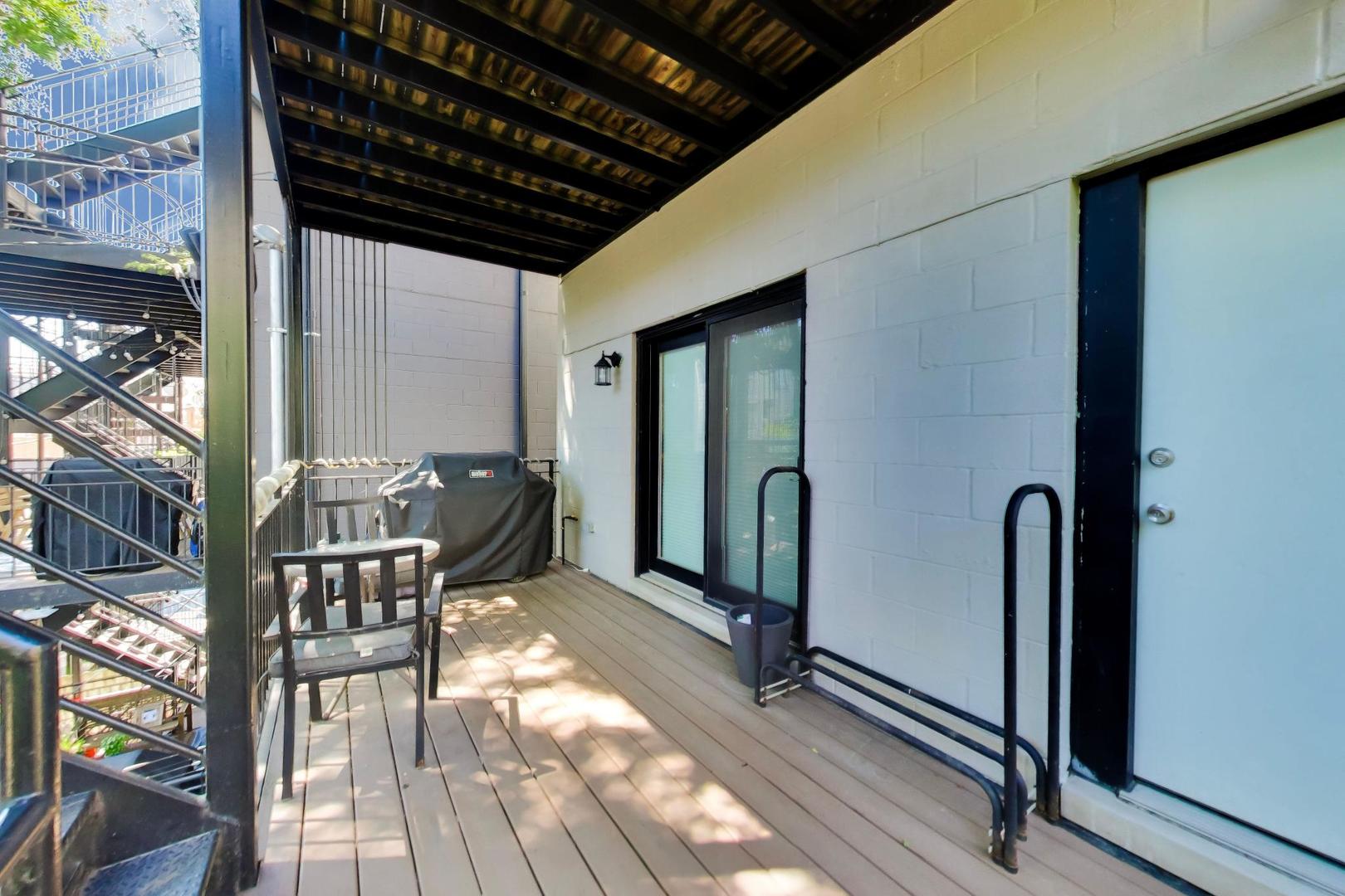 879 N Marshfield Avenue Unit: 2