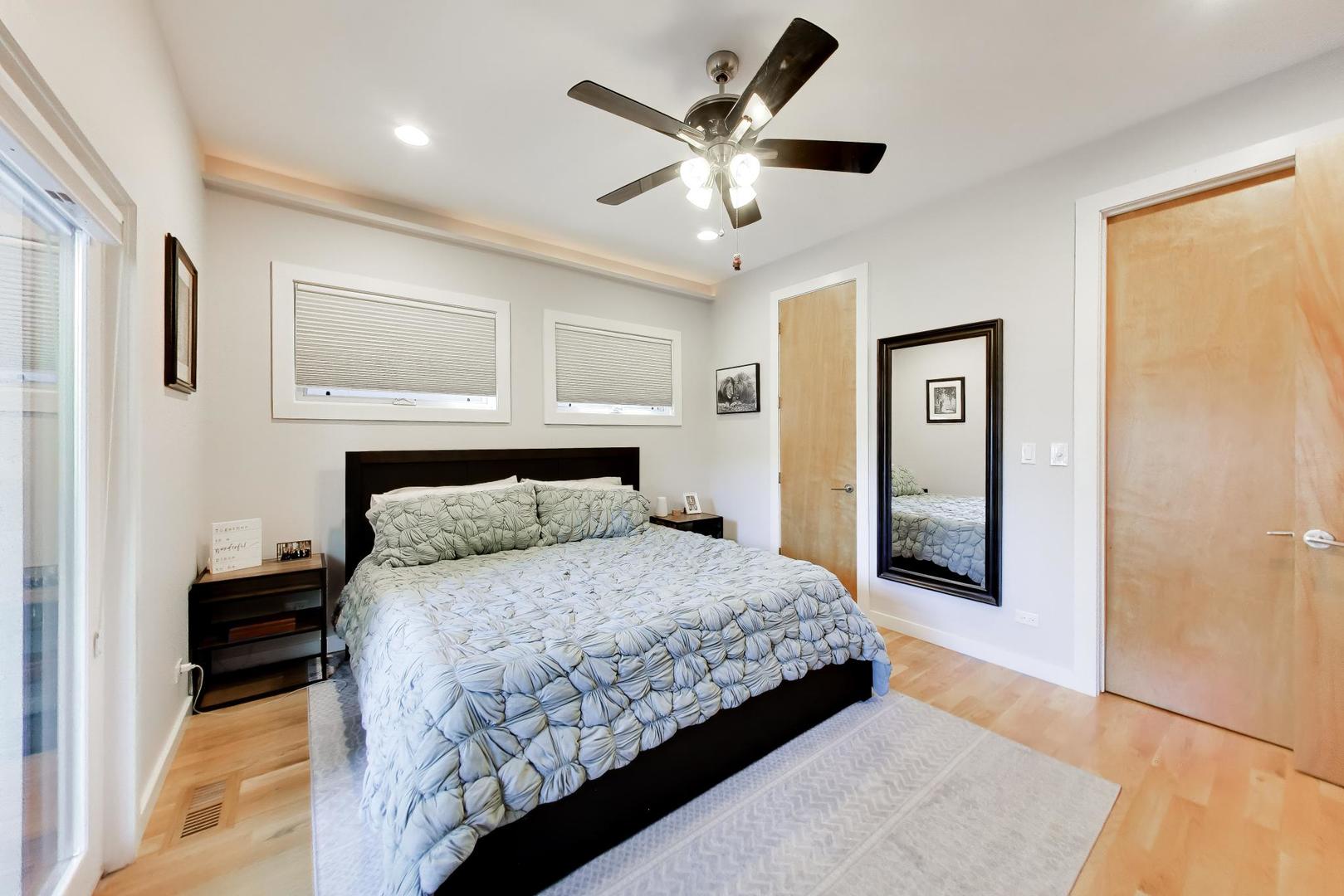 879 N Marshfield Avenue Unit: 2