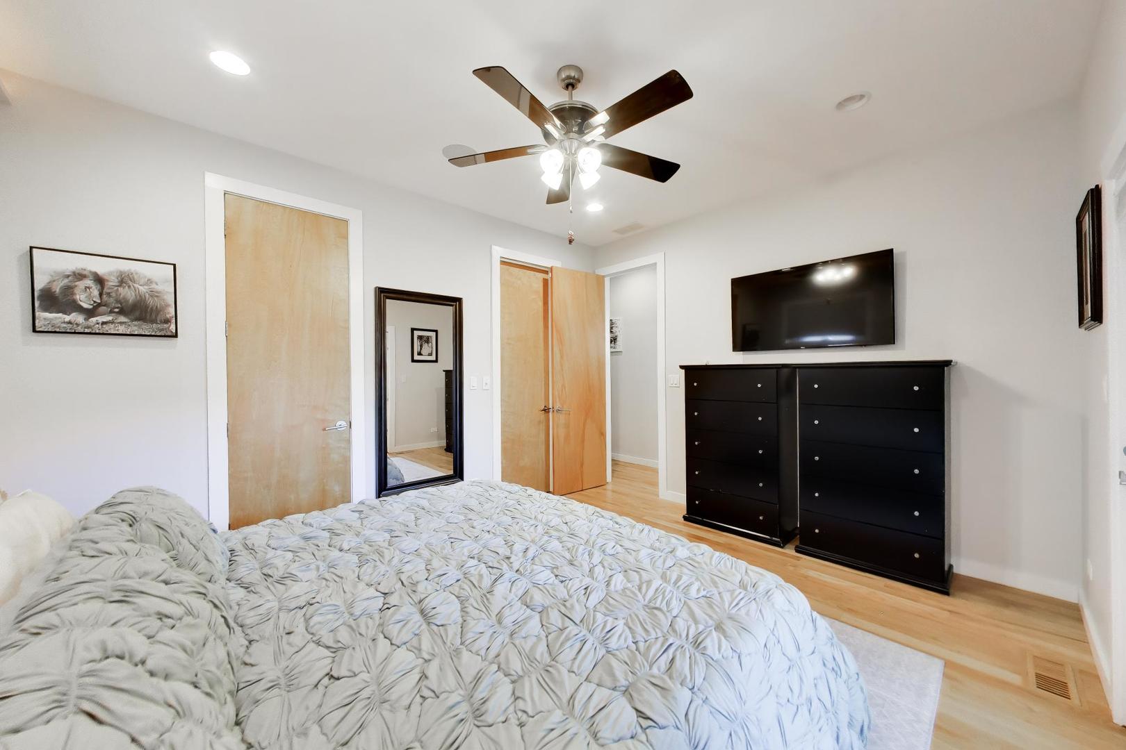 879 N Marshfield Avenue Unit: 2
