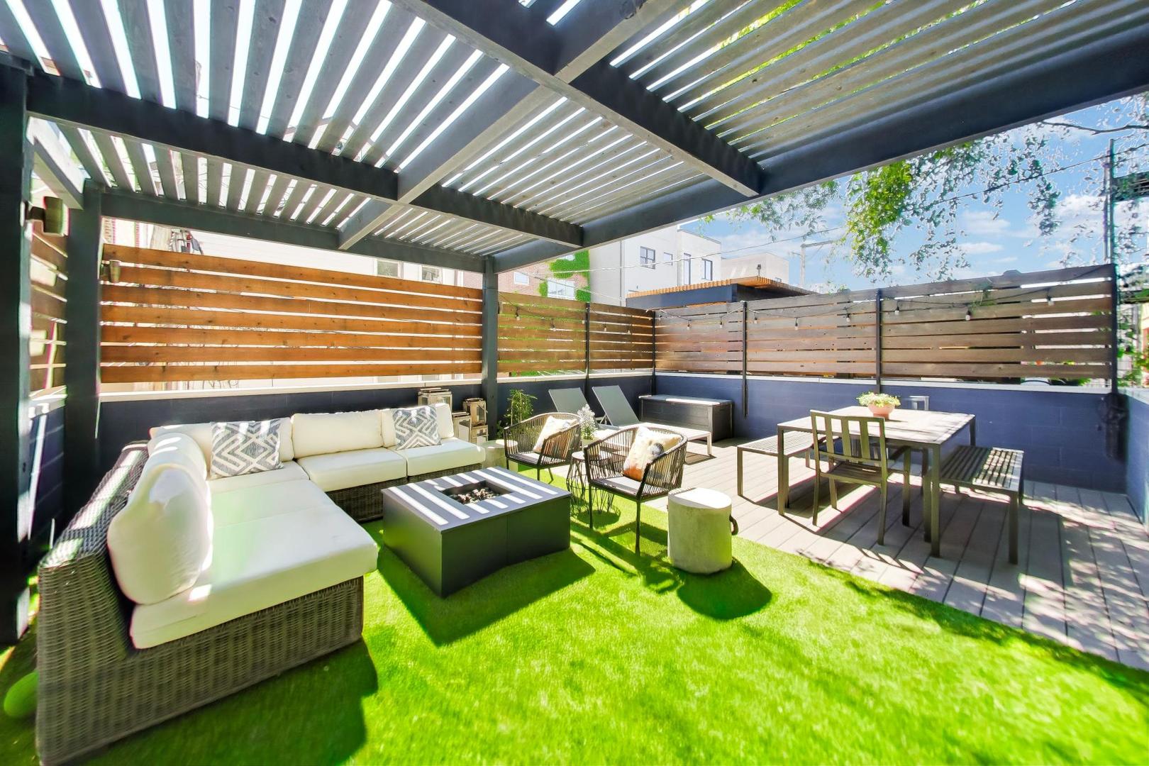 879 N Marshfield Avenue Unit: 2