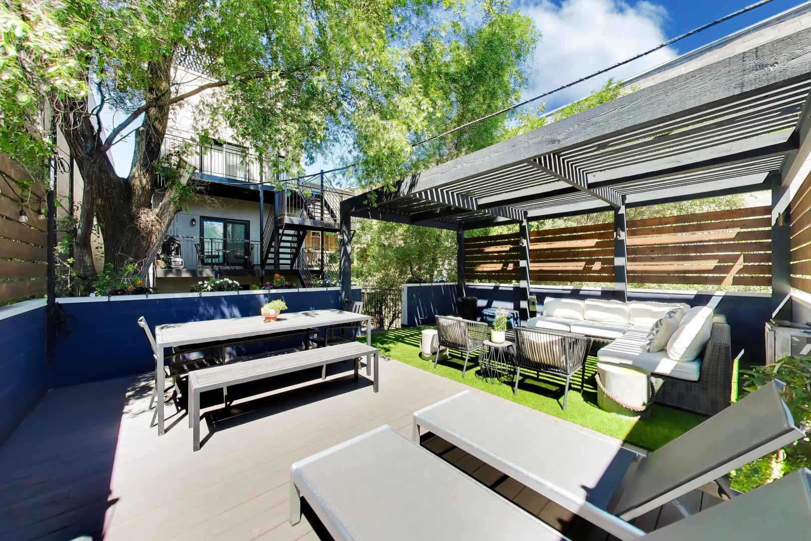 879 N Marshfield Avenue Unit: 2