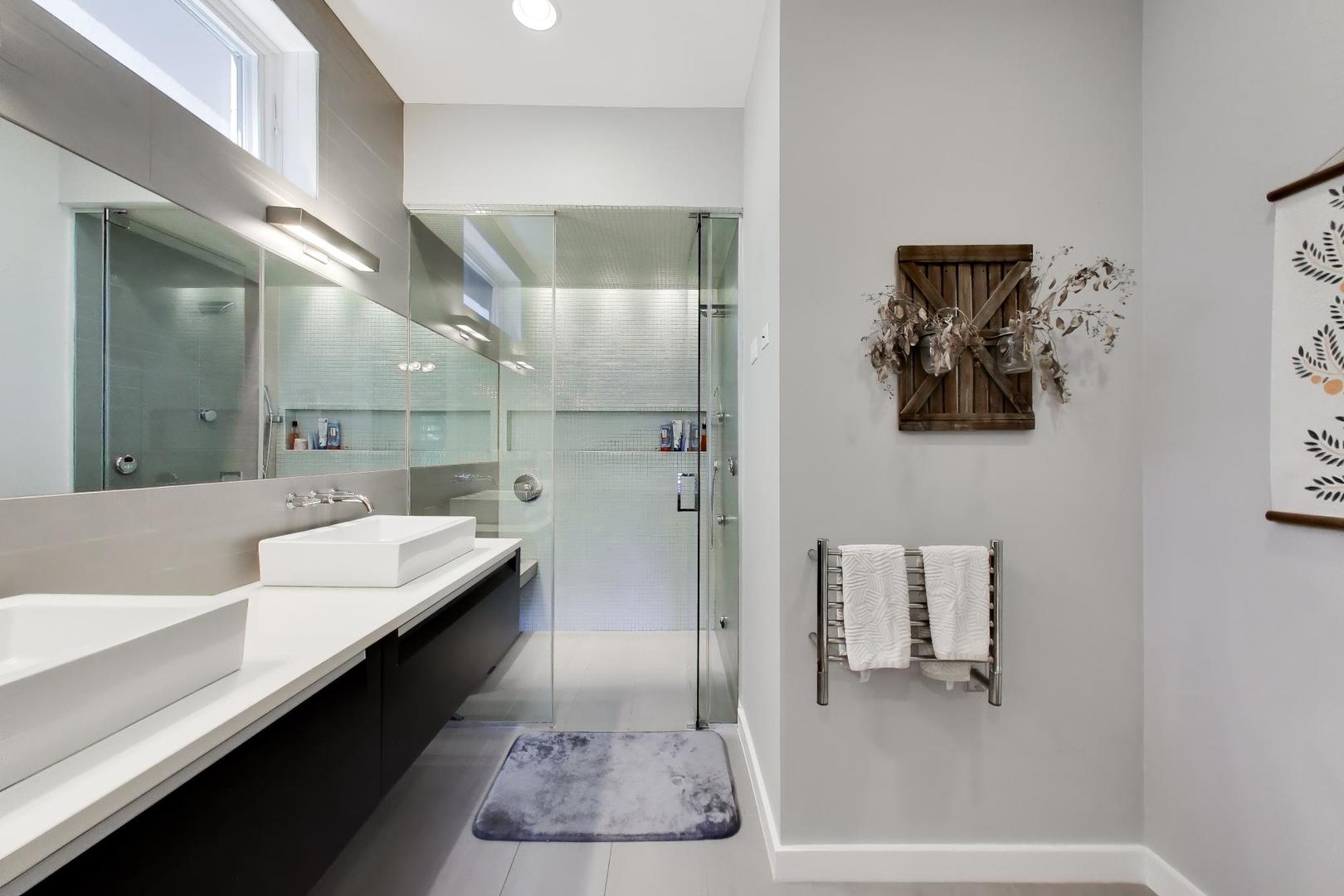879 N Marshfield Avenue Unit: 2