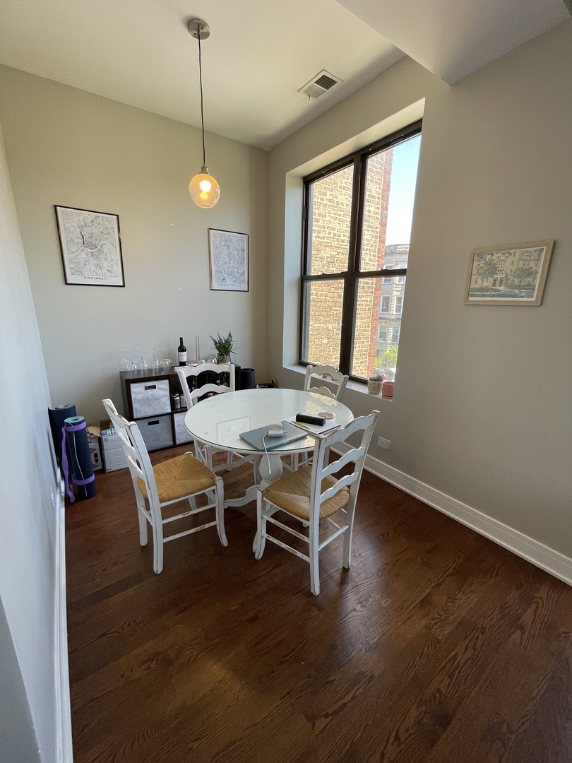 3502 N Sheffield Avenue Unit: 2