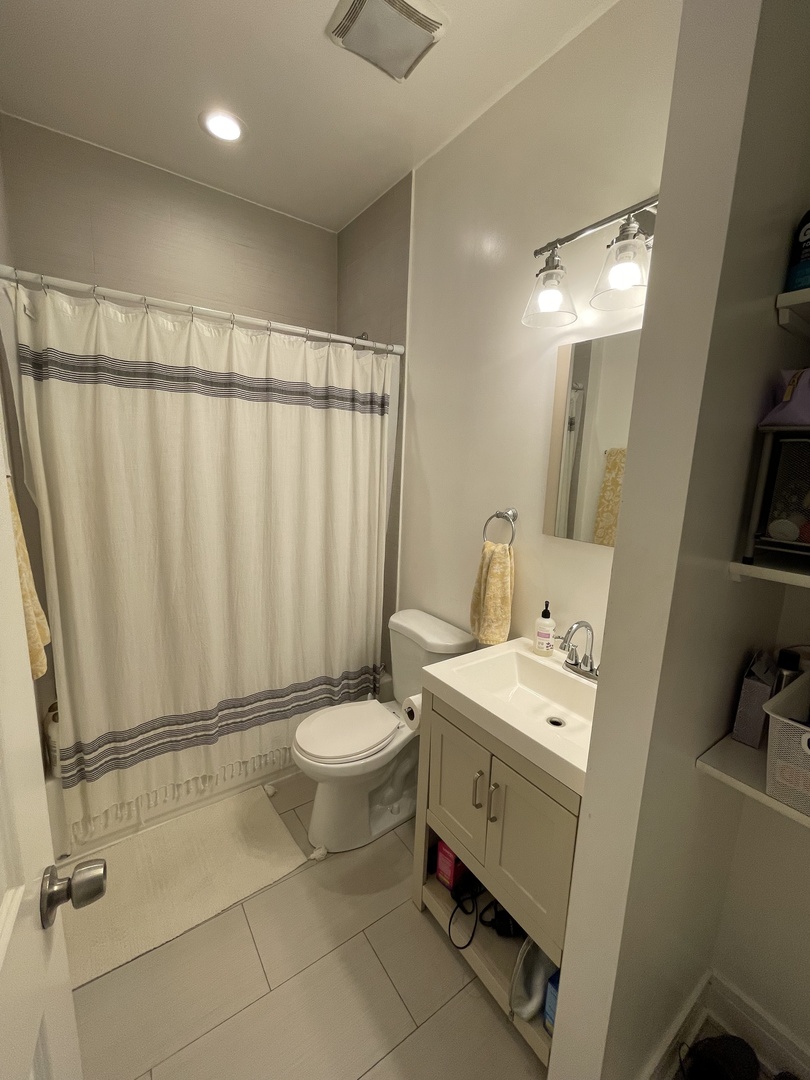 3502 N Sheffield Avenue Unit: 2