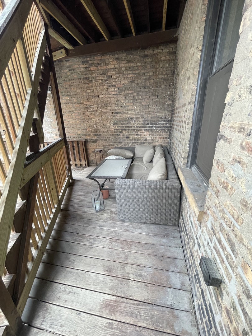 3502 N Sheffield Avenue Unit: 2